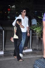 Shahrukh Khan snapped with daughter Suhana on 8th May 2012 (6).JPG